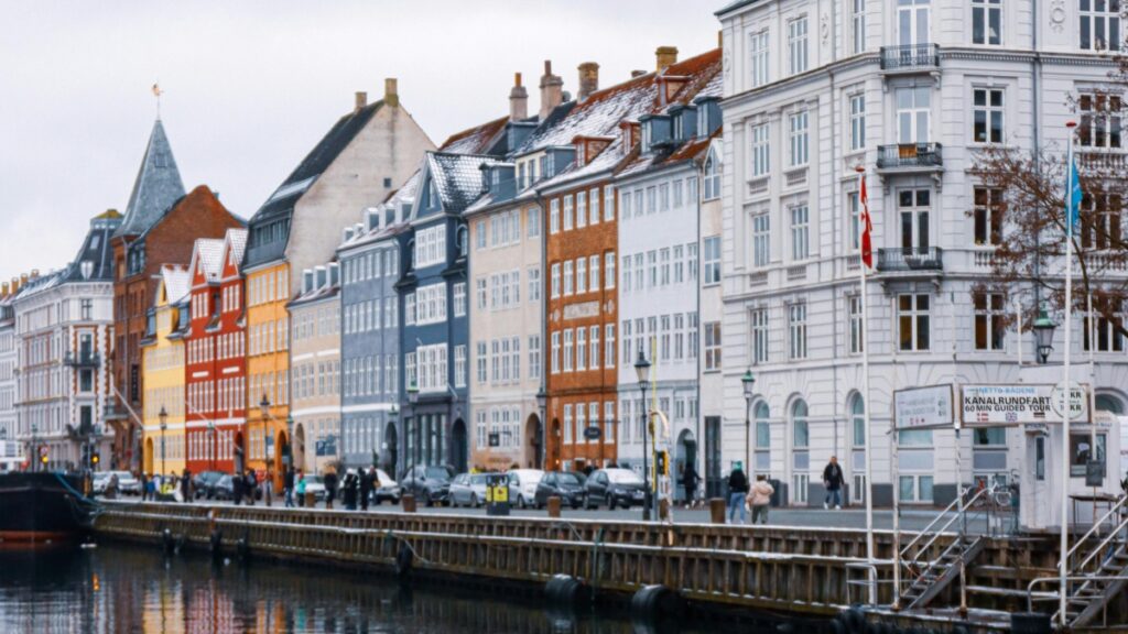 How Malta WhatsApp bloggers can collaborate with Singapore advertisers in 2025