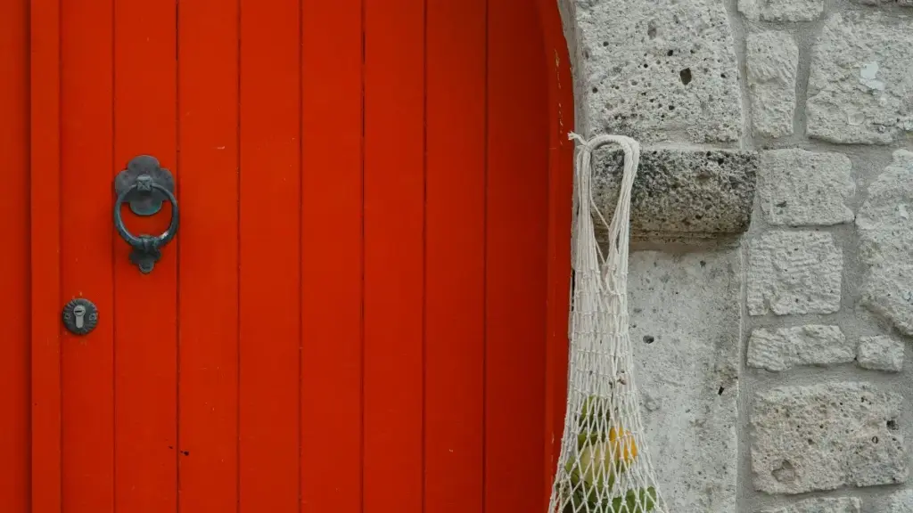 Gwida prattika Maltija biex issib u tikkollabora ma’ kreaturi Franċiżi fuq WhatsApp għal kampanji giveaway — passi operattivi, fejn tgħaddas, u riskji legali u ta’ reputazzjoni.