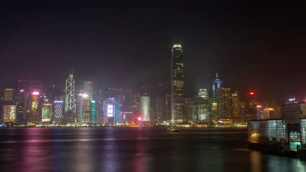 Gwida prattika għal creators f’Malta: passi reali biex tilħaq brandijiet Marokkini fuq LinkedIn u toħloq testimonial videos li jinbiegħu.